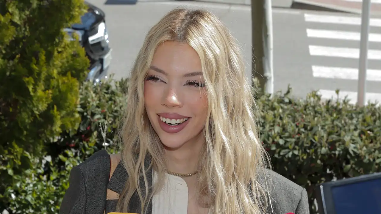 Así ha celebrado Alejandra Rubio su 26 cumpleaños: corona de princesa,  tarta en forma de corazón y un local de moda