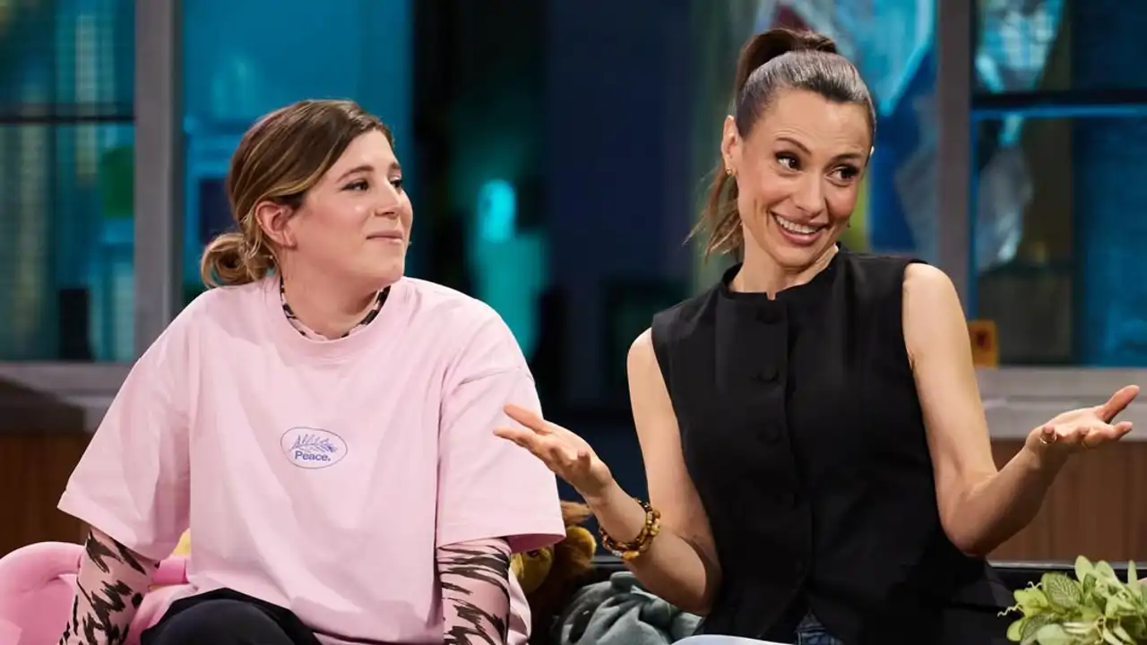 La divertida confusión de 'La Revuelta', Ángela Cervantes y Natalia Verbeke  con el día de emisión: "Entonces, ¿estamos en Semana Santa?"