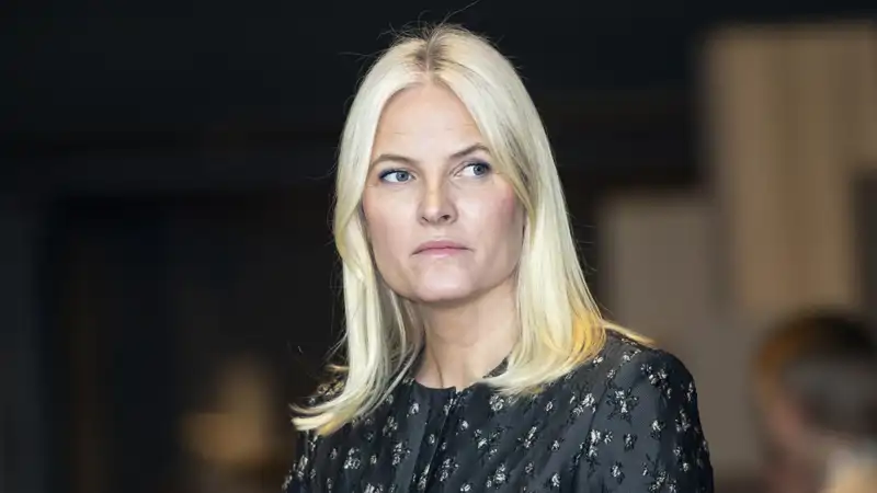Mette-Marit vive sus horas más bajas por el caso Epstein y por su hijo