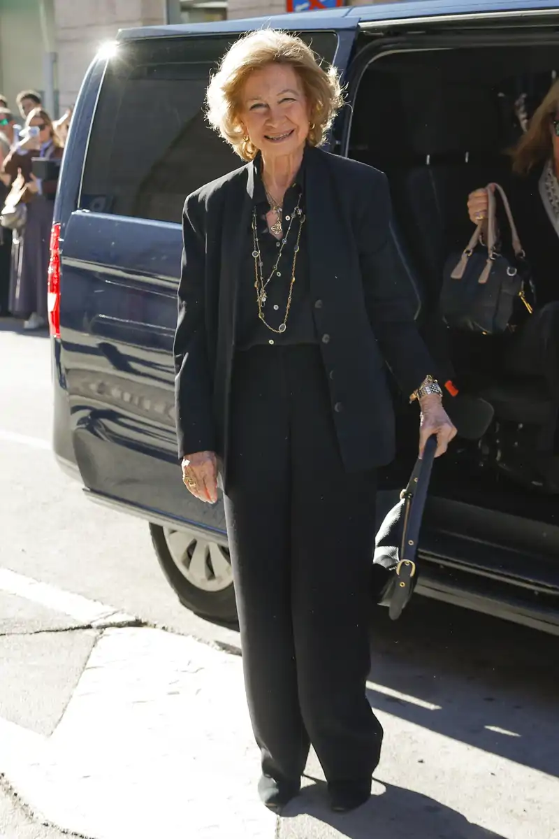 La Reina Sofía, de riguroso negro en Jueves Santo