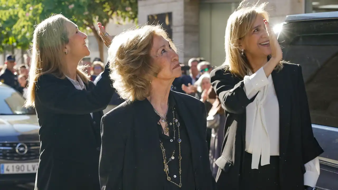 La Reina Sofía y sus hijas, las Infantas Elena y Cristina