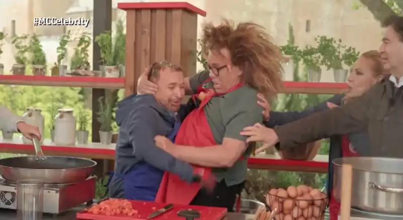 José Manuel Parada y Torito se tiran huevos en 'MasterChef Celebrity'