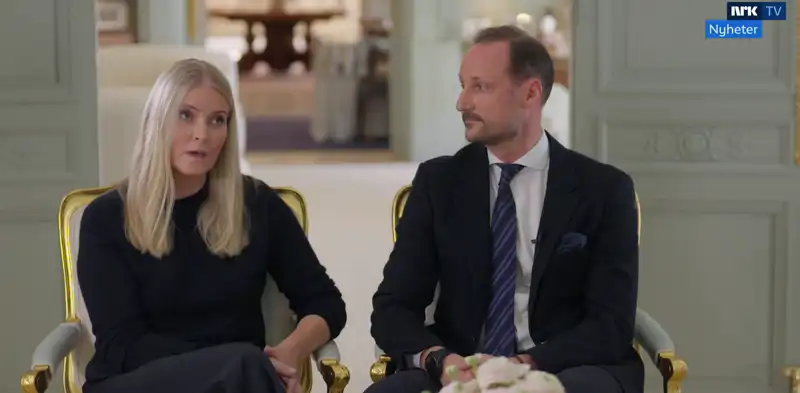 La Princesa Mette-Marit durante un momento de su entrevista en la cadena pública noruega