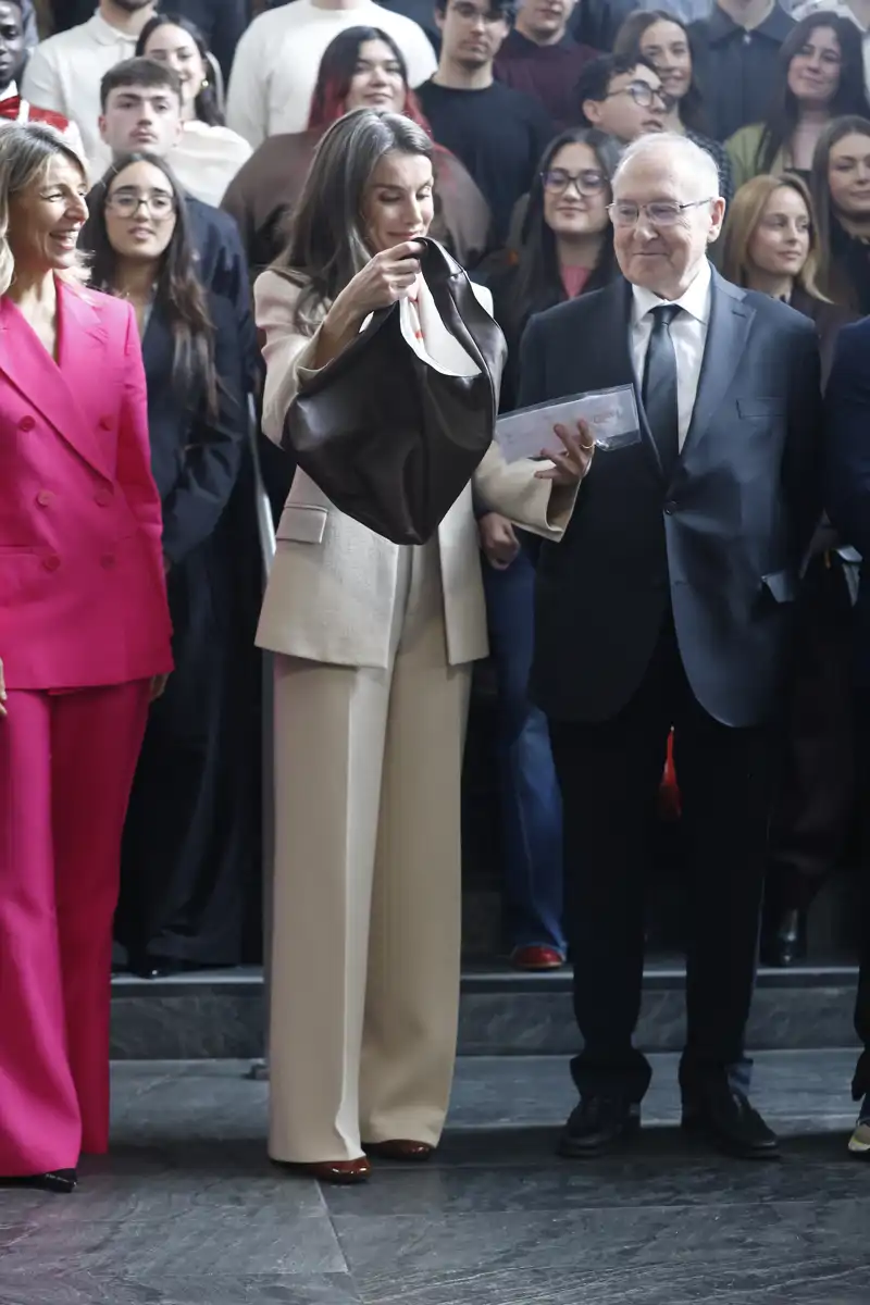 El bolso que ha recibido la Reina Letizia 