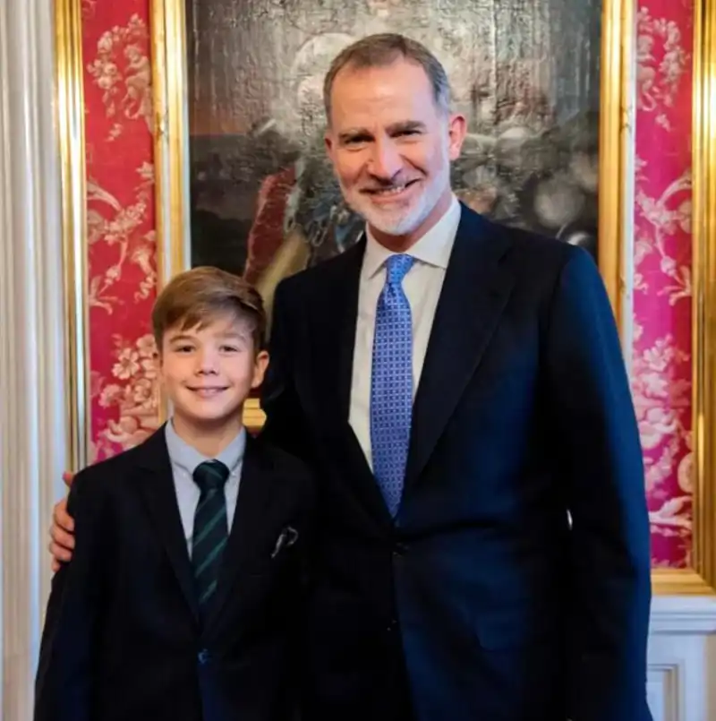 El Rey Felipe VI posa junto al príncipe Vincent durante su viaje de Estado a Dinamarca en el 2023. 