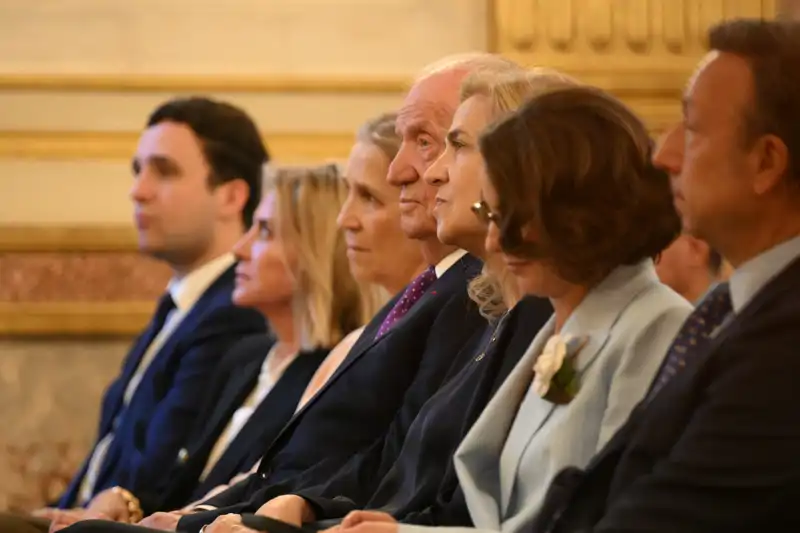 El Rey Juan Carlos y sus hijas en París