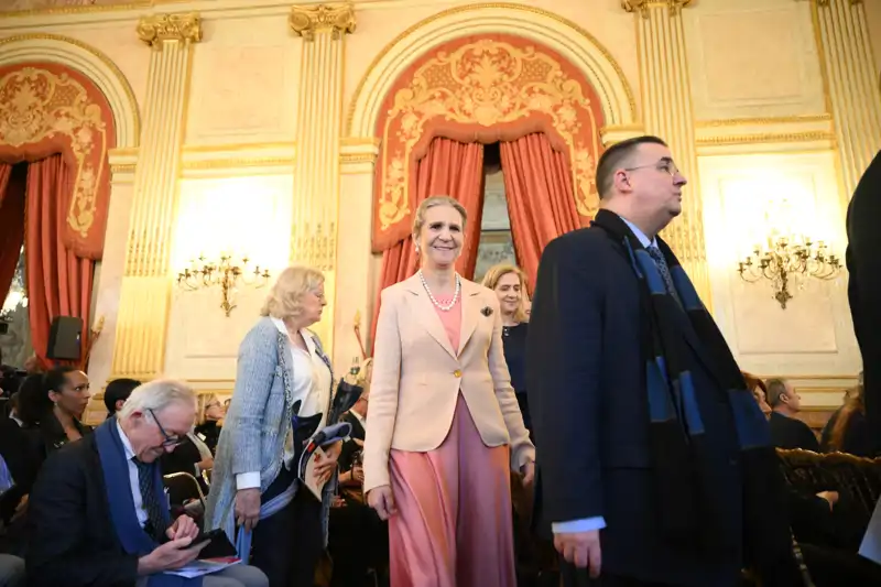 La Infanta Elena en París