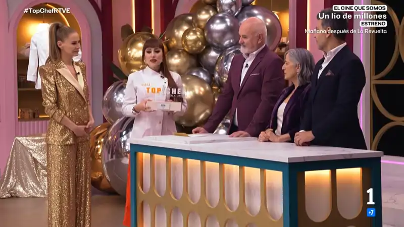 Ivana Rodríguez se emociona con su trofeo de 'Top Chef: dulces y famosos'