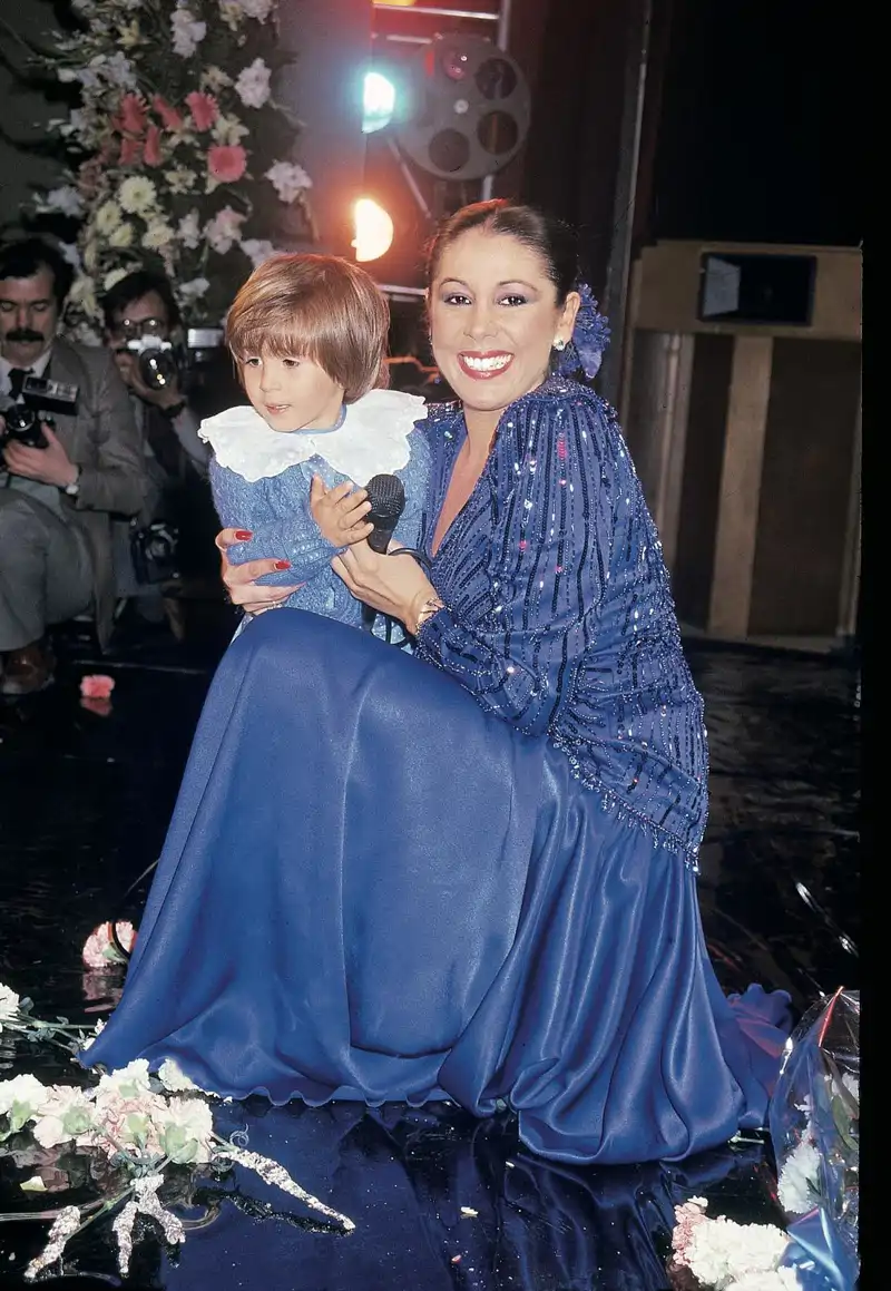 Isabel Pantoja con Kiko Rivera en uno de sus conciertos