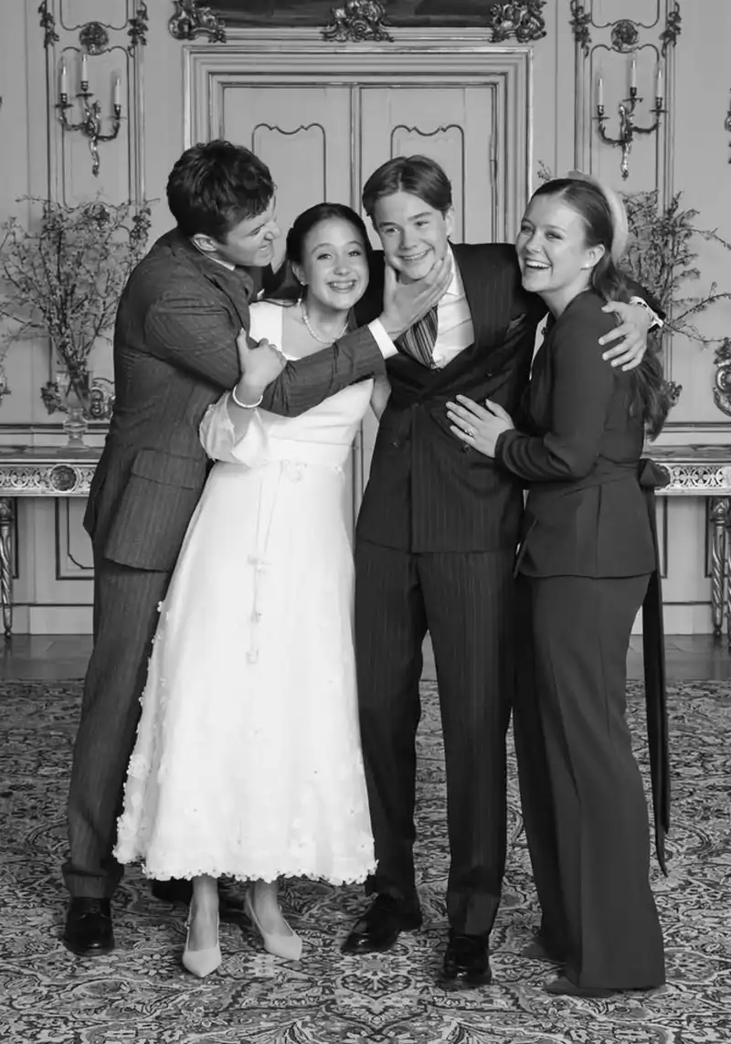 Los hijos de Mary y Federico de Dinamarca, muy cómplices en unos retratos oficiales