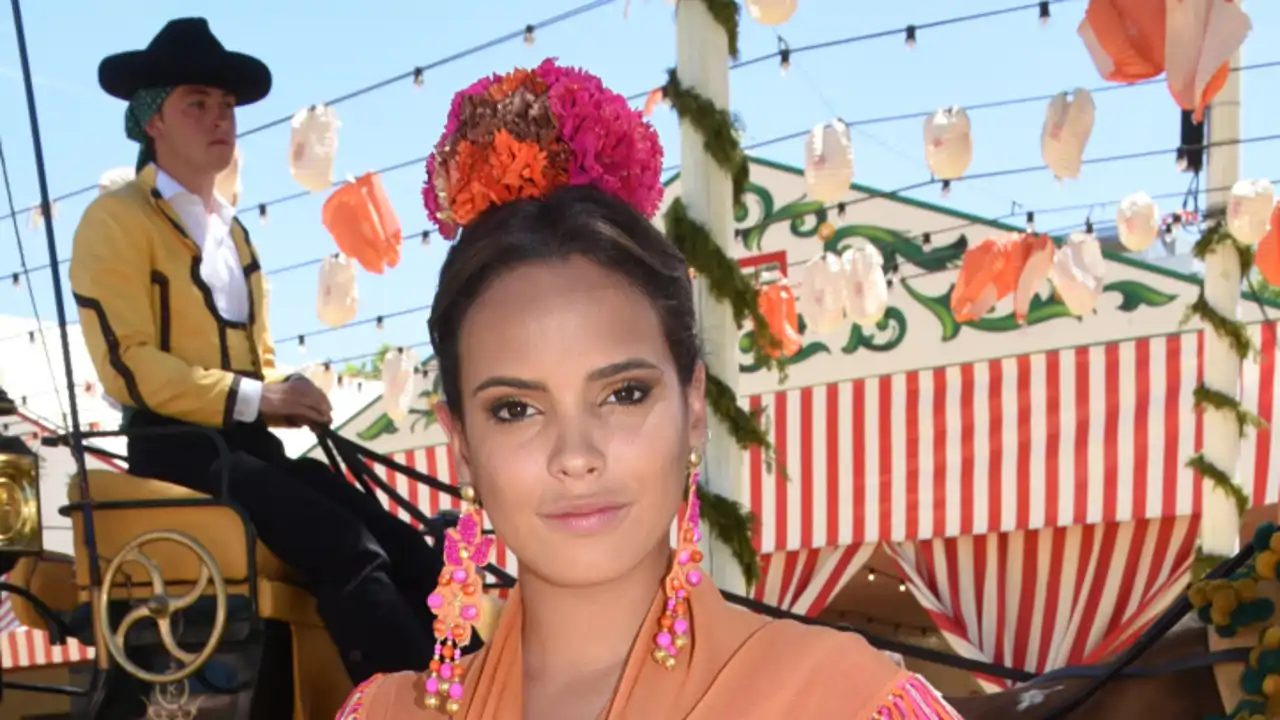 Gloria Camila, con un vestido de flamenca homenaje a su madre, sobre su  posible reencuentro en la Feria de Abril: "Rocío es mi sobrina, es mi  familia, la amo con locura. Manuel