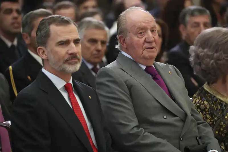 El Rey Juan Carlos y el Rey Felipe en unos premios en 2019