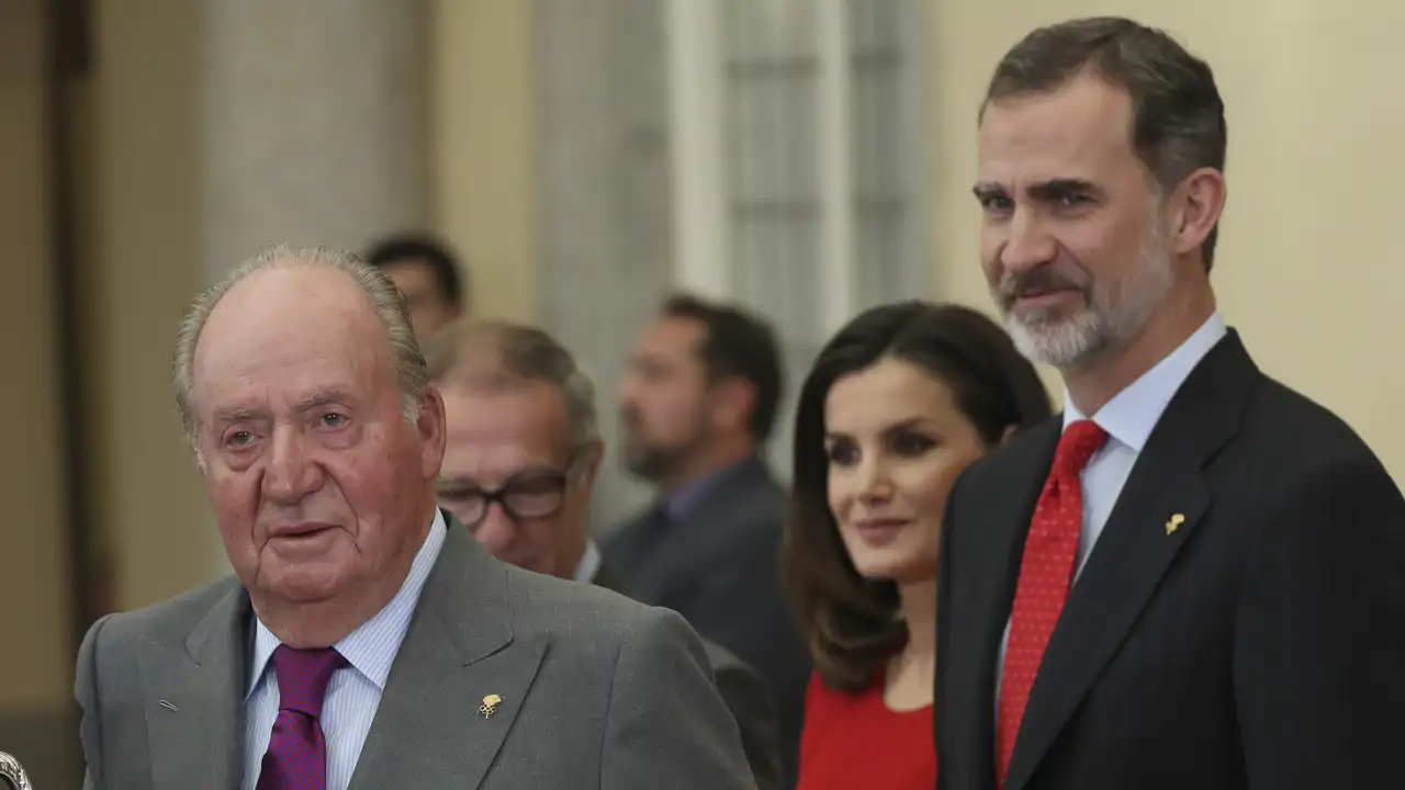 El Rey Juan Carlos y los Reyes Felipe y Letizia