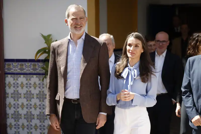 Los Reyes Felipe VI Letizia en su visita a una escuela de hostelería en Madrid