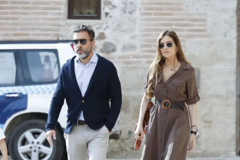Sara Carbonero llega a la iglesia con su pareja, Jota Cabrera