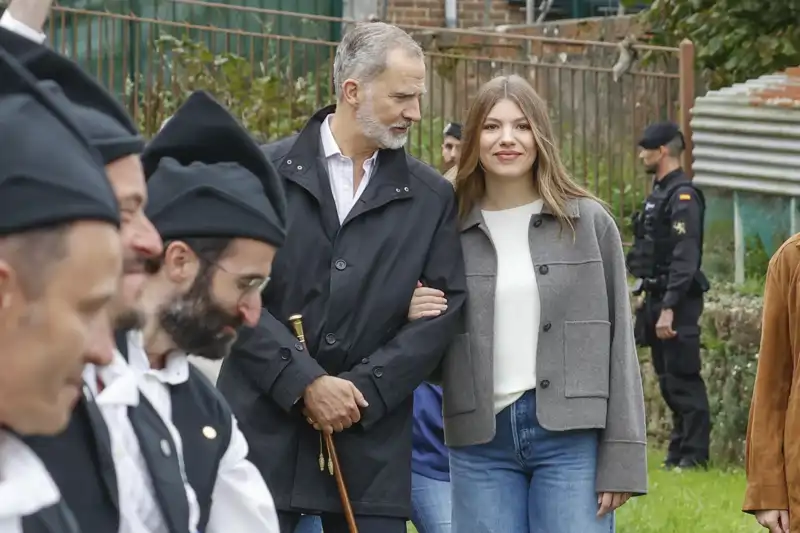El Rey Felipe VI y la Infanta Sofía comparten su pasión por el deporte, en concreto el fútbol y el esquí. 