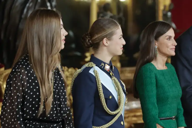 La infanta Sofía, la princesa Leonor y la reina Letizia en la recepción del día de la Hispanidad