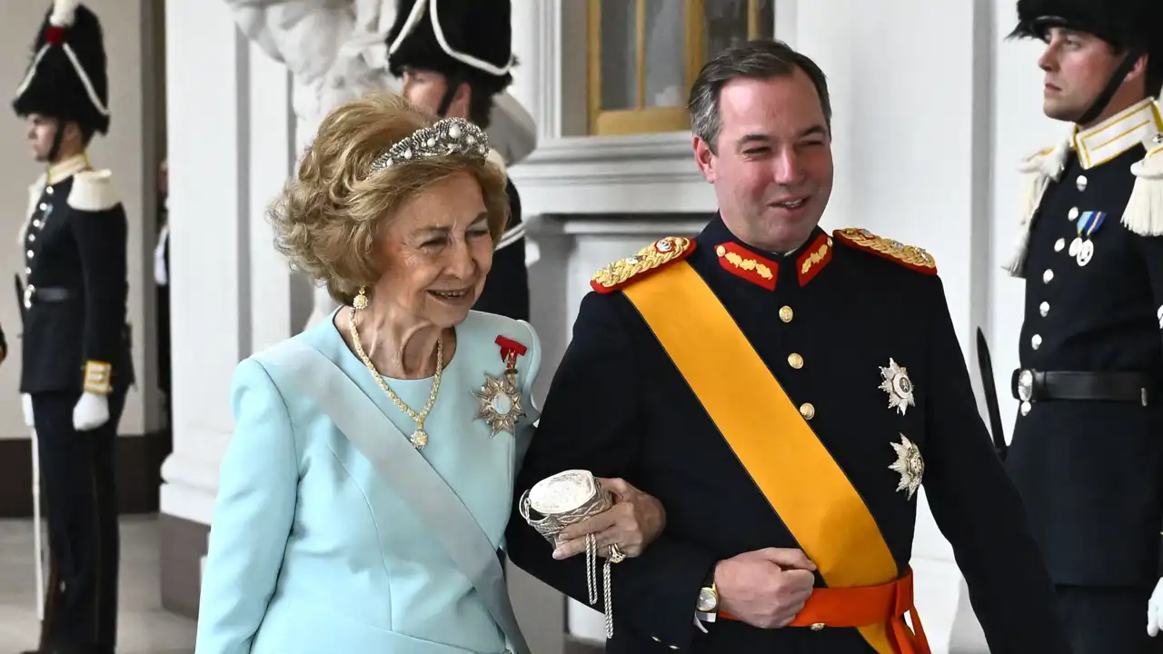 La Reina Sofía y el Gran Duque de Luxemburgo en el Palacio Real de Estocolmo