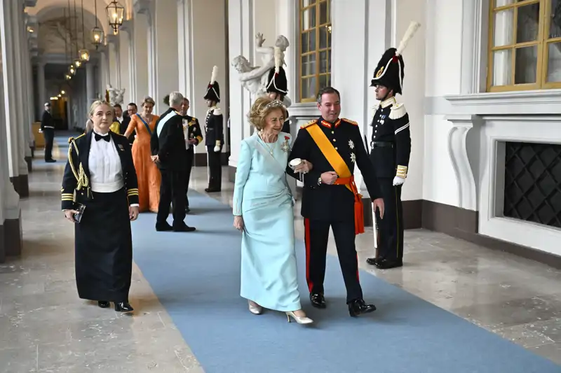 La Reina Sofía y el Gran Duque de Luxemburgo en el Palacio Real de Estocolmo