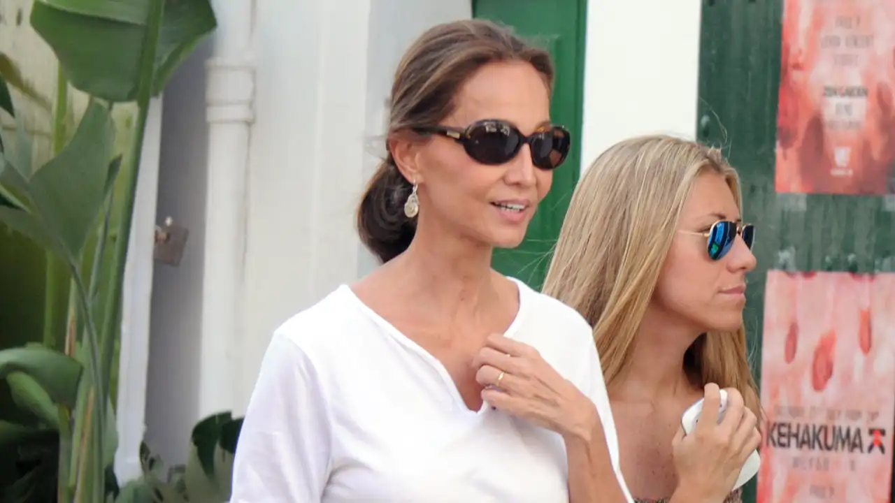 Isabel Preysler ya llevó la combinación infalible del verano para ...
