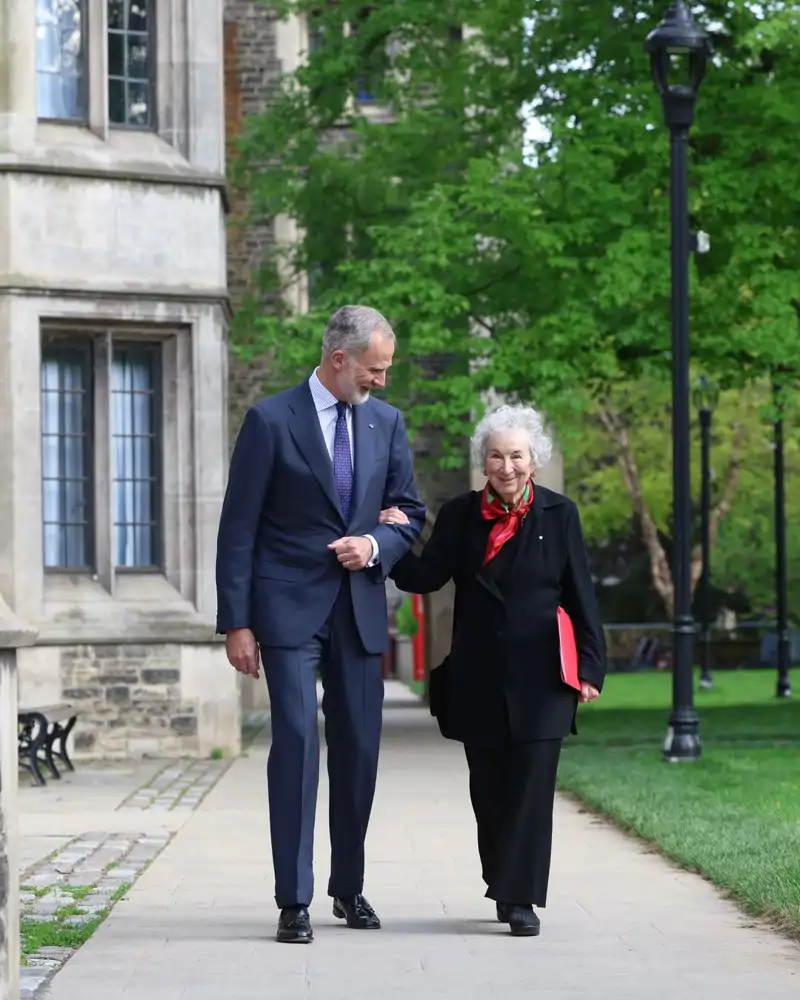 El Rey Felipe VI protagoniza con Margaret Atwood la instantánea más ...