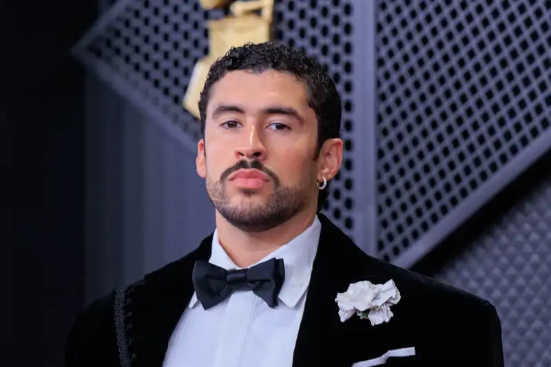 Bad Bunny en la alfombra roja de los Premios Grammy 2026