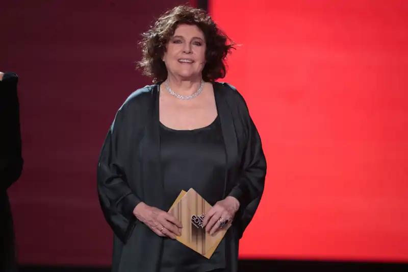 Chapi Lopez Charo López (83 años), actriz: