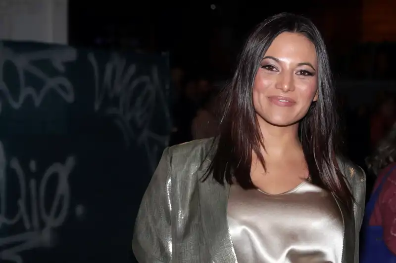 Elisa Mouliaá posa en un evento
