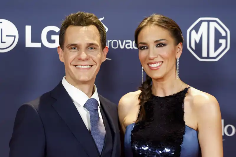 Christian Gálvez y Patricia Pardo posan muy sonrientes durante su última alfombra roja semanas después del evento que presentaron en Madrid con León XIV como protagonista. 