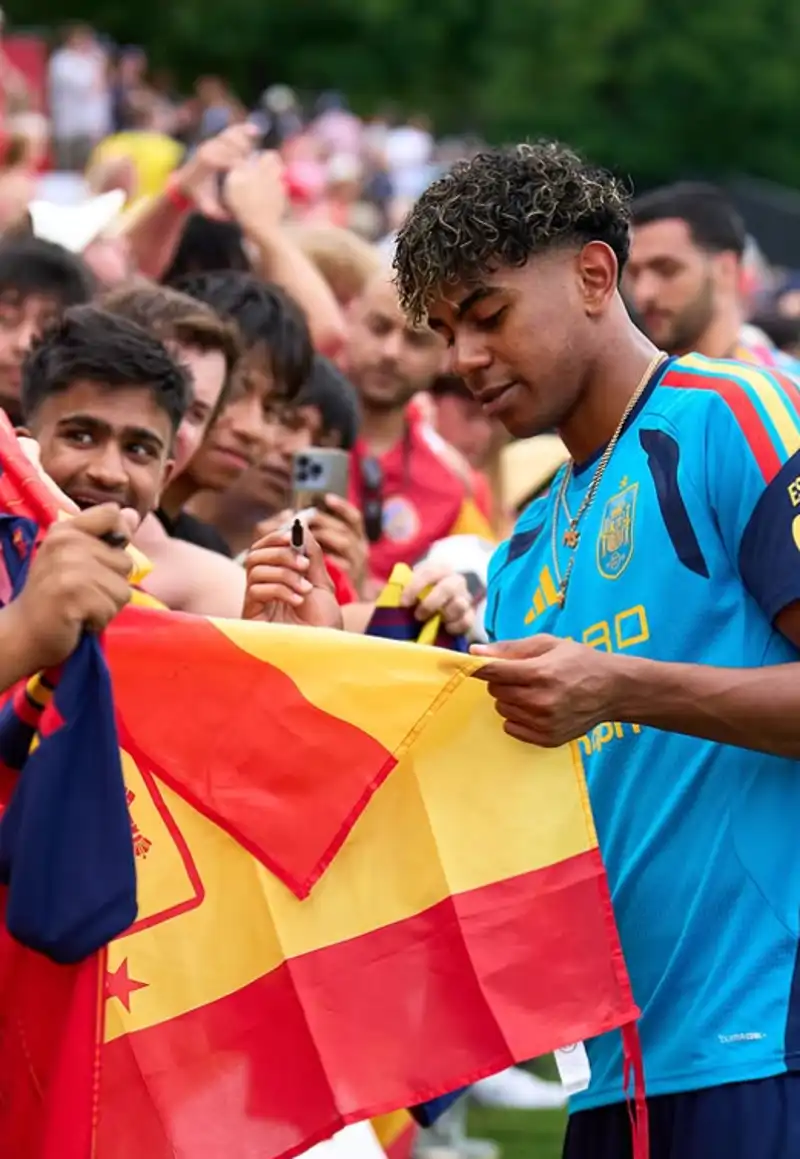 Lamine Yamal en un entrenamiento en España con la Selección española de Fútbol de la que forma parte.