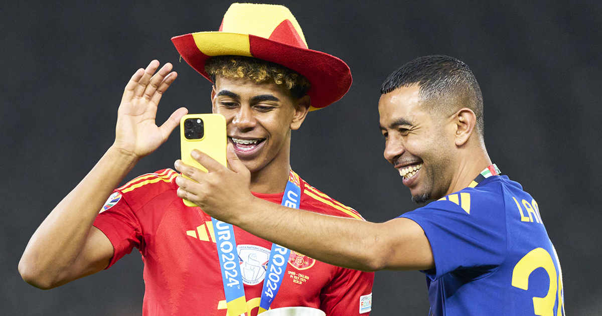 Mounir Nasroui, padre de Lamine Yamal, se enfada cuando le felicitan por su  hijo en el Mundial 2026: "¿Quieres que te tire el móvil?"