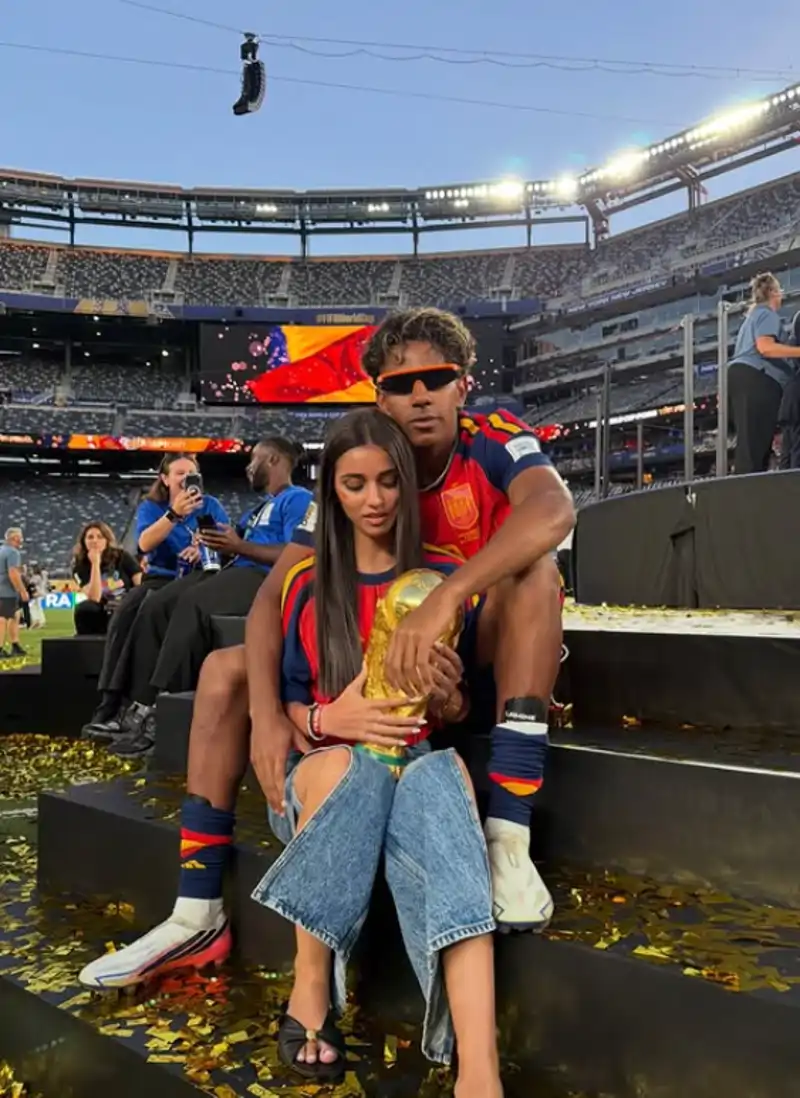 Lamine Yamal corona la celebración del Mundial con siete fotografías