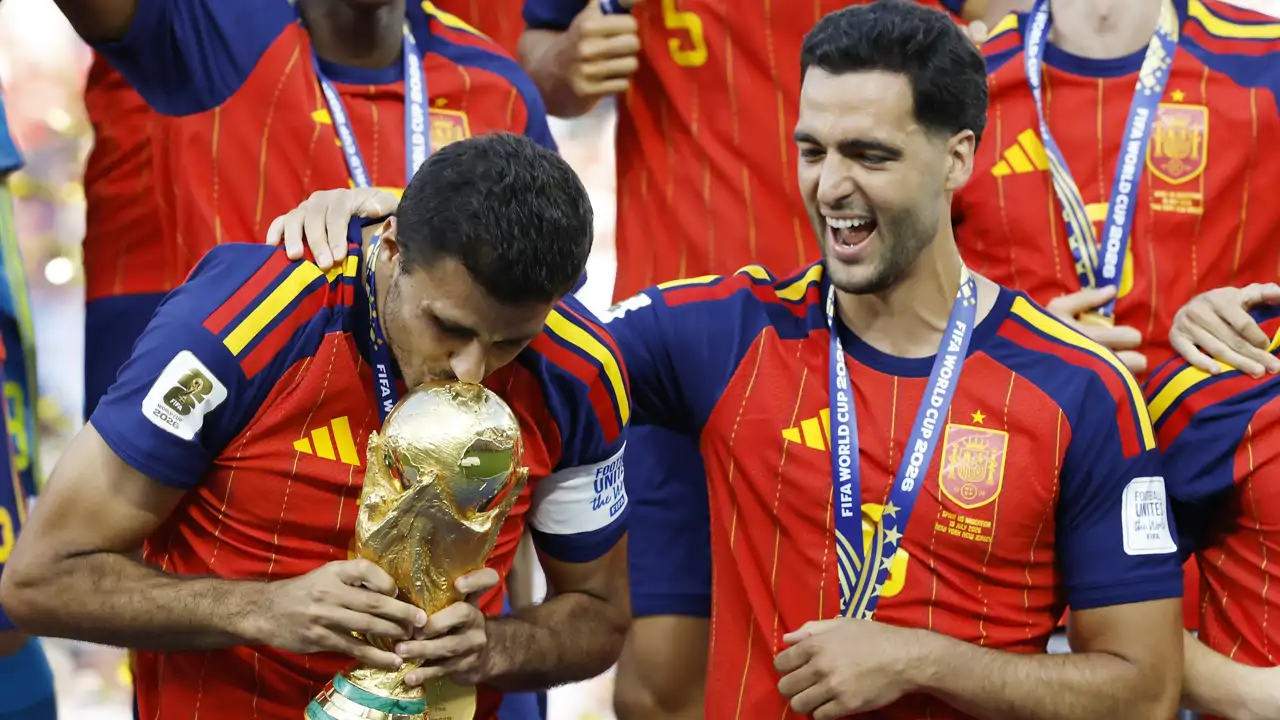 Mikel Merino (30 años), ganador del Mundial 2026, sobre uno de los goles anulados a España: "Me dicen que he hecho falta y no sé muy bien qué ha pasado. Pero al