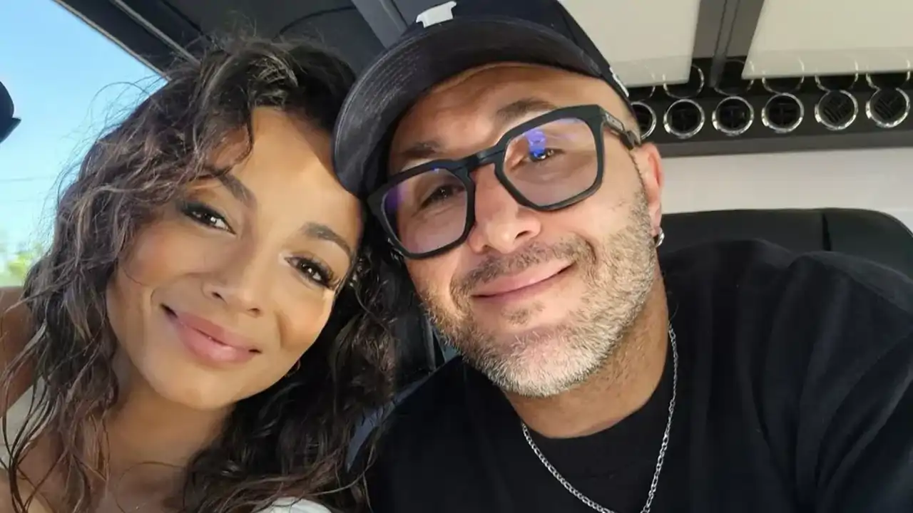 Lola García celebra su medio año junto a Kiko Rivera con esta y otra imagen idílica de la pareja y habla de familia