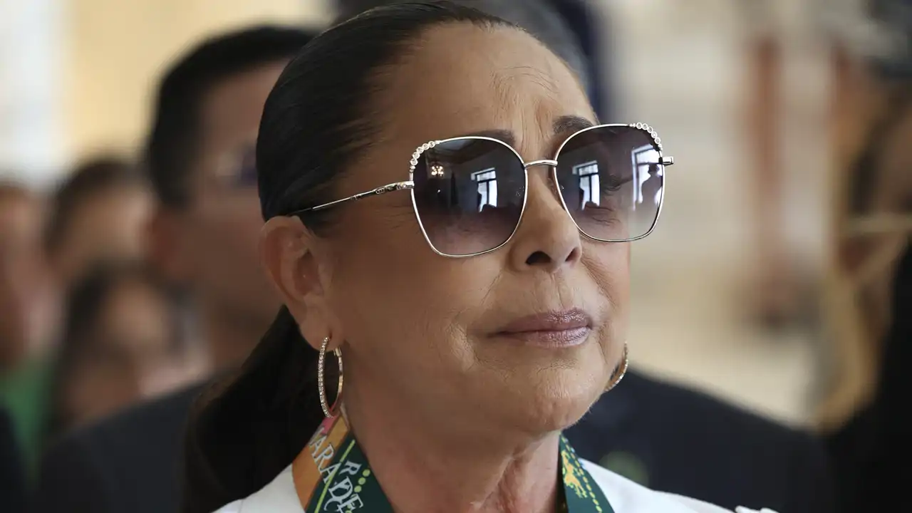 Isabel Pantoja viaja hasta Sevilla para visitar a su hijo, Kiko Rivera, tras ser ingresado por sufrir un ictus por segunda vez