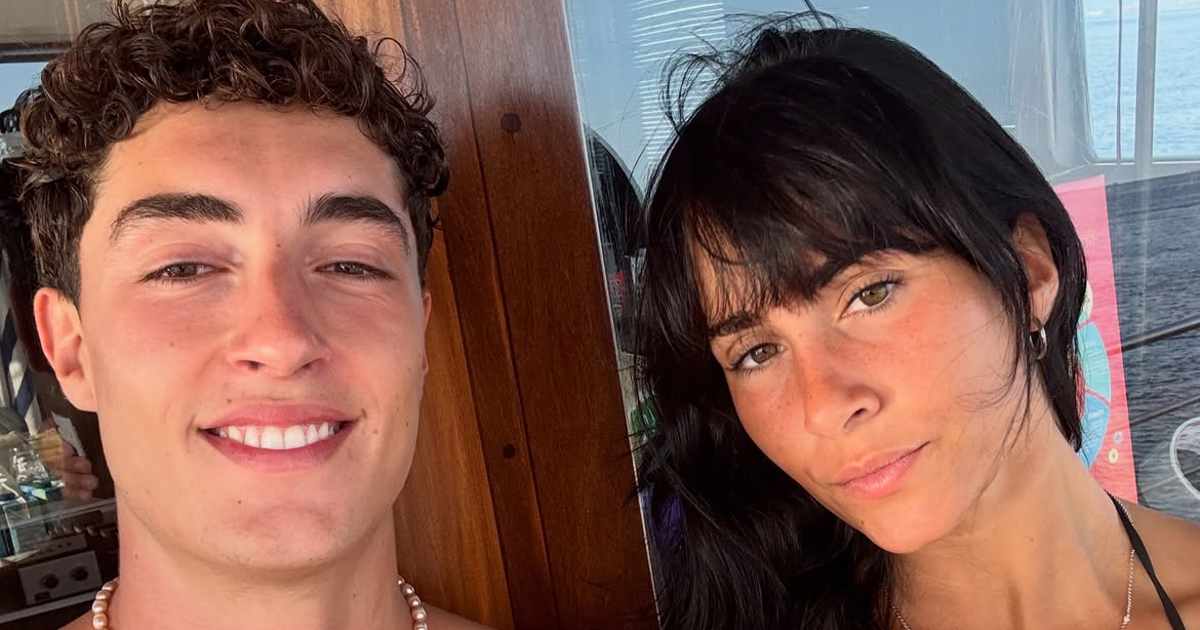 Entramos en el impresionante yate de Aitana y Plex durante sus vacaciones en Ibiza: 200.000 euros semanales y espacio equivalente a cuatro pistas de tenis