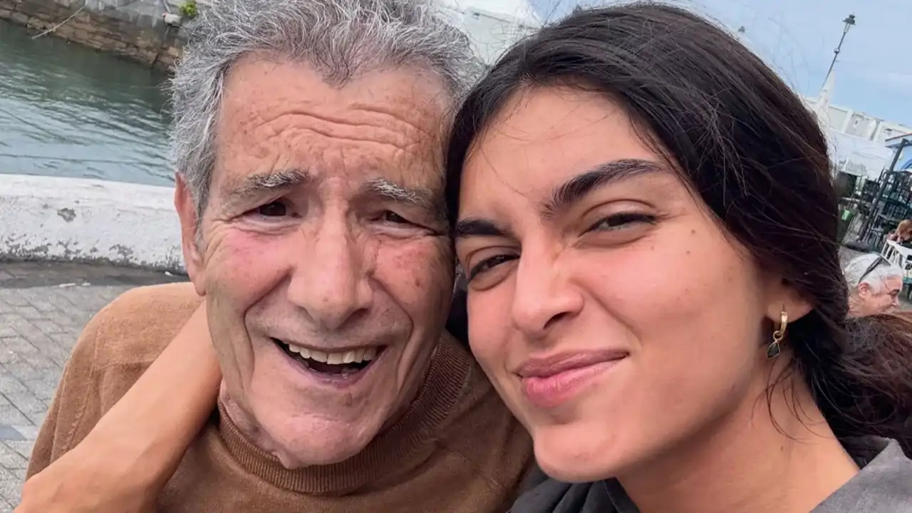 Lucía Rivera y su abuelo, en una imagen compartida en redes sociales.