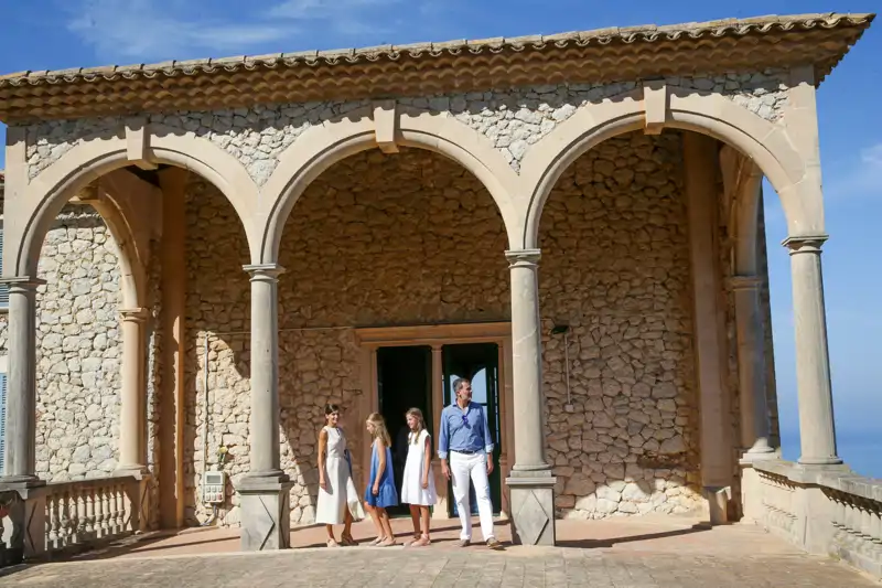 La familia real española en la entrada de Son Marroig