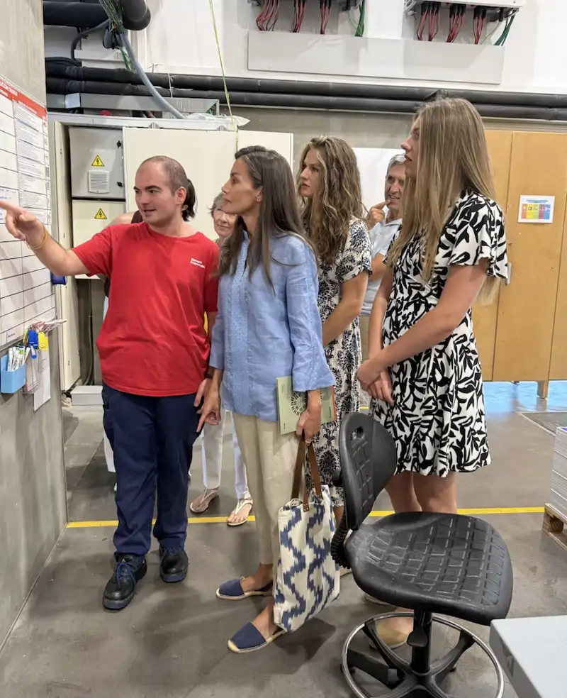 La Reina Letizia con unas alpargatas en Casa Esment en Mallorca