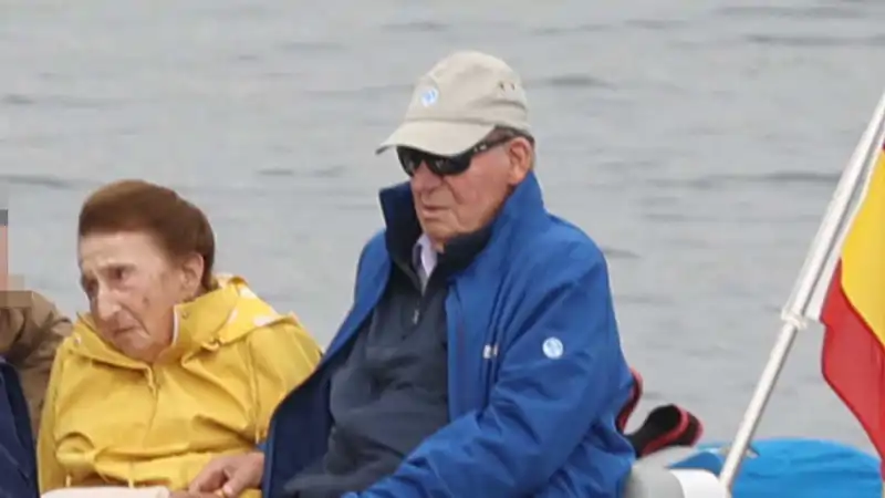 EL REY EMERITO JUAN CARLOS I INVITA A SU HERMANA MARGARITA Y SUS SOBRINOS MARIA Y CARLOS ZURITA A NAVEGAR CON EL EN LAS REGATAS DE SANXENXO