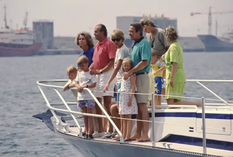 El Rey Juan Carlos y Diana de Gales en un barco en Mallorca