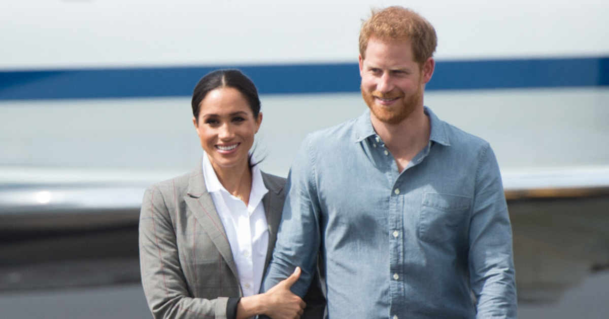 El Príncipe Harry y Meghan Markle, acompañados de sus hijos, aterrizan en el Reino Unido: su blindada llegada a bordo de un jet privado