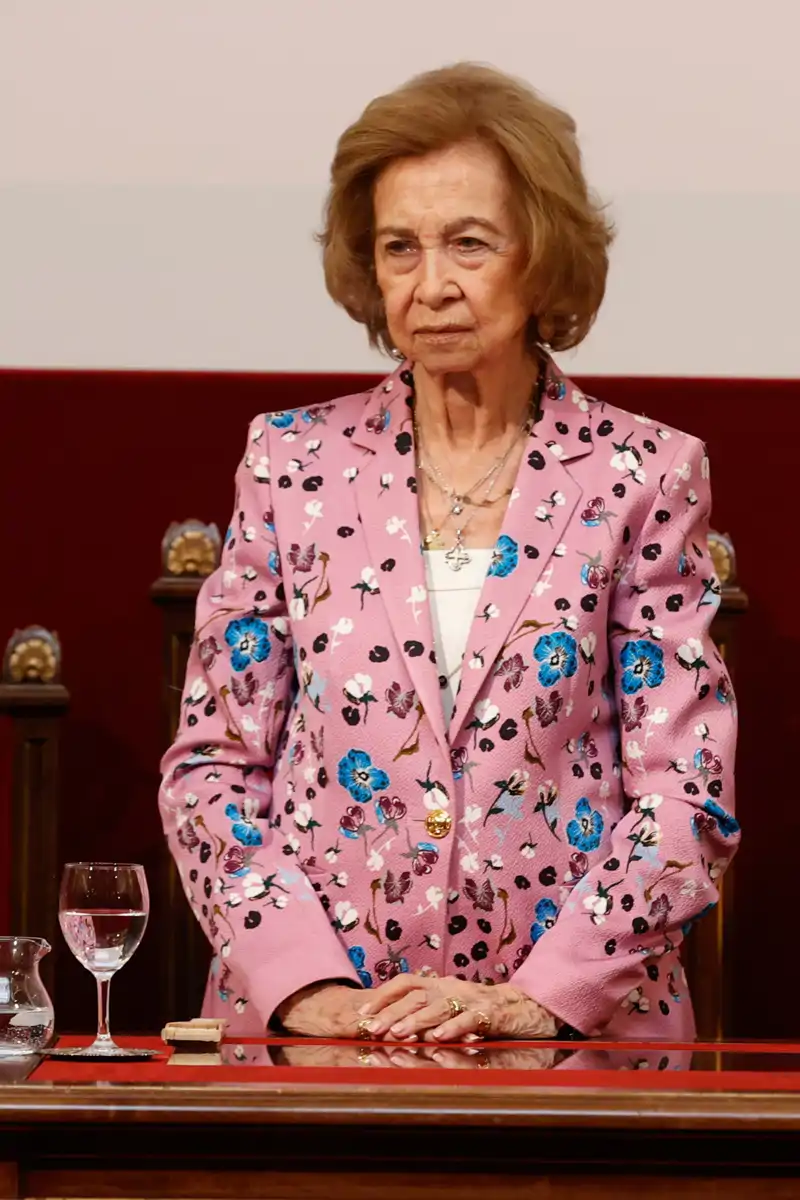 La Reina Sofía desempolva su blazer de Escada durante la entrega de los Premios Íñigo Álvarez de Toledo 