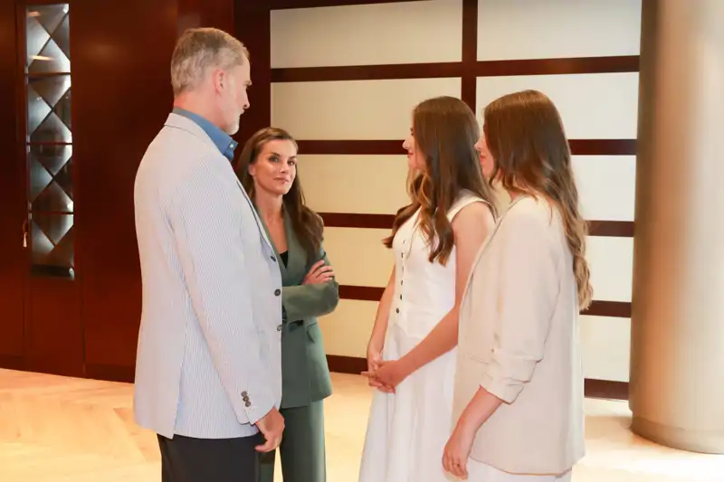 La Familia Real española se rige por ciertas normas protocolarias cuando acuden a un almuerzo o cena de gala.