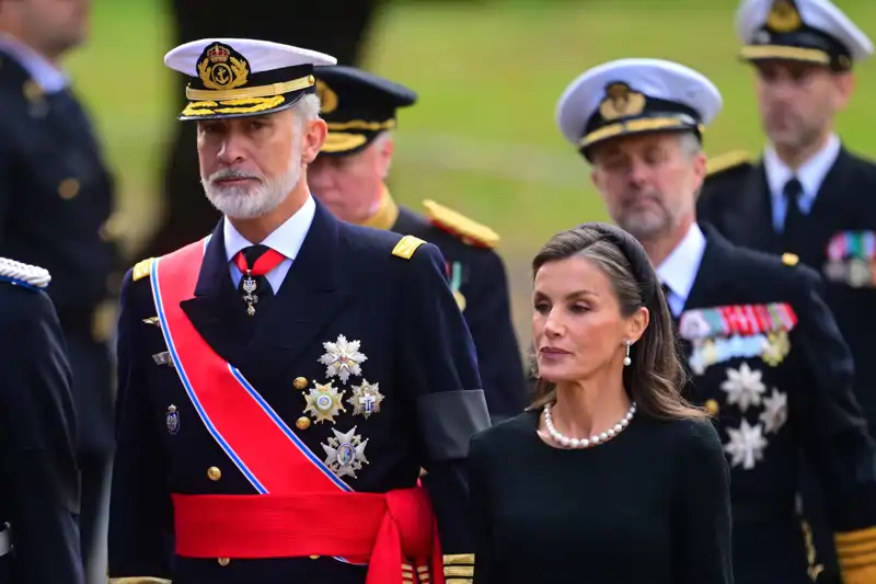Los Reyes Felipe VI y Letizia dan el último adiós a Harald de Noruega