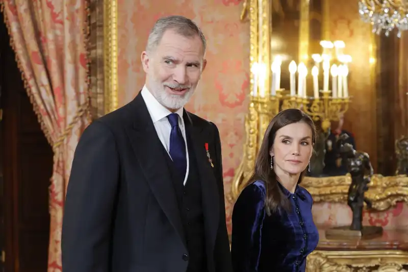 Sus Majestades los Reyes Felipe VI y Letizia presidiendo una recepción que tuvo lugar en el Palacio Real de Madrid, en enero de 2026.