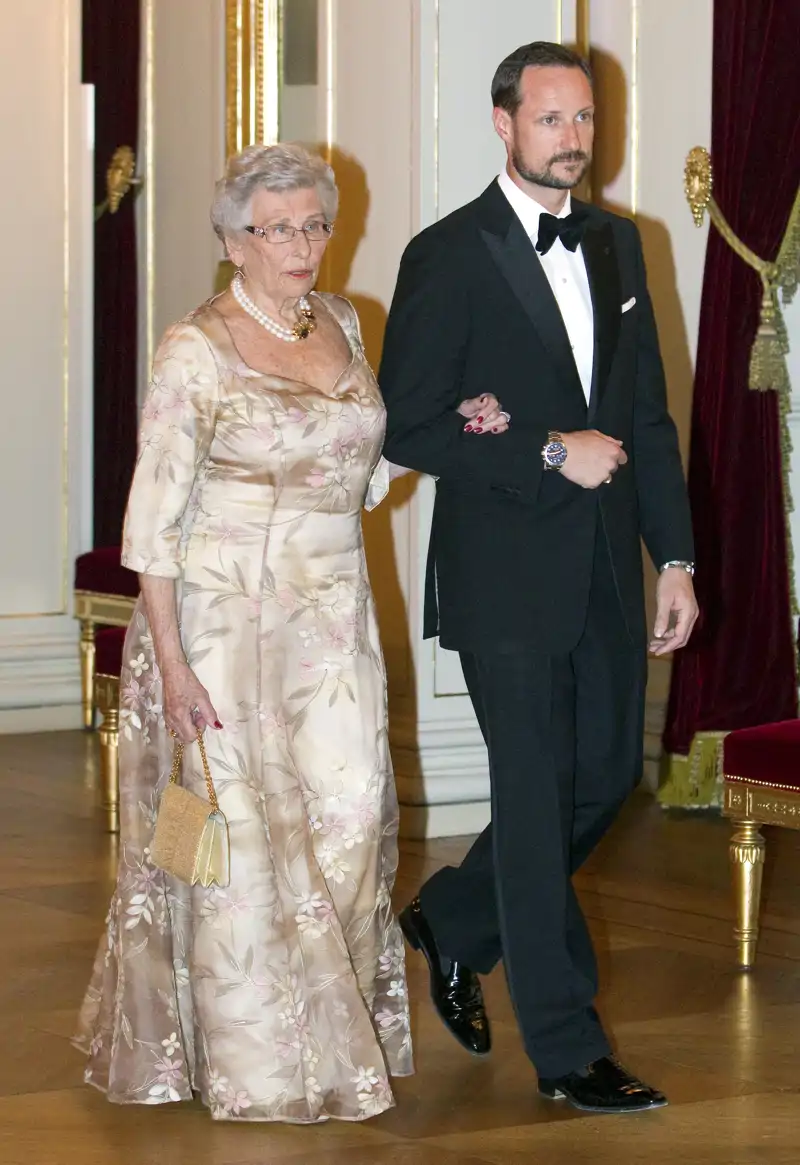 Astrid de Noruega junto al príncipe.