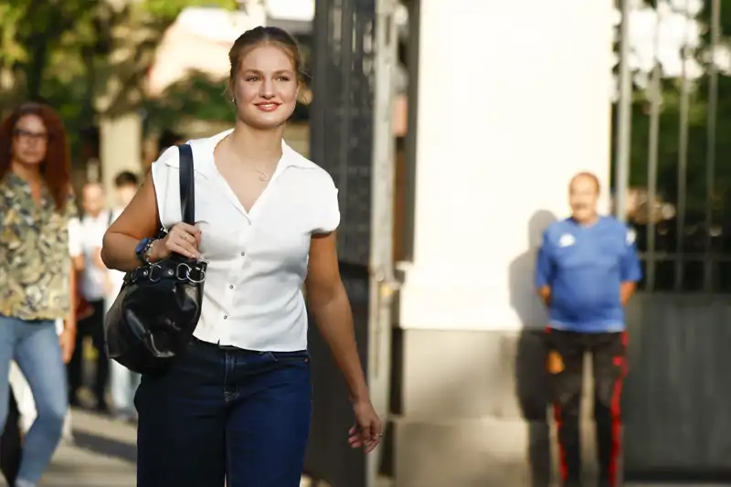 La Princesa Leonor llega sonriente a su primer día de clase en la Universidad Carlos III de Madrid