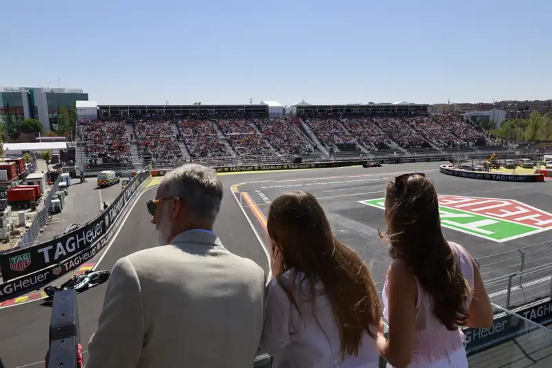 El Rey Felipe, la Infanta Sofía y la Princesa Leonor disfrutando del Gran Premio de Fórmula 1 de Madrid