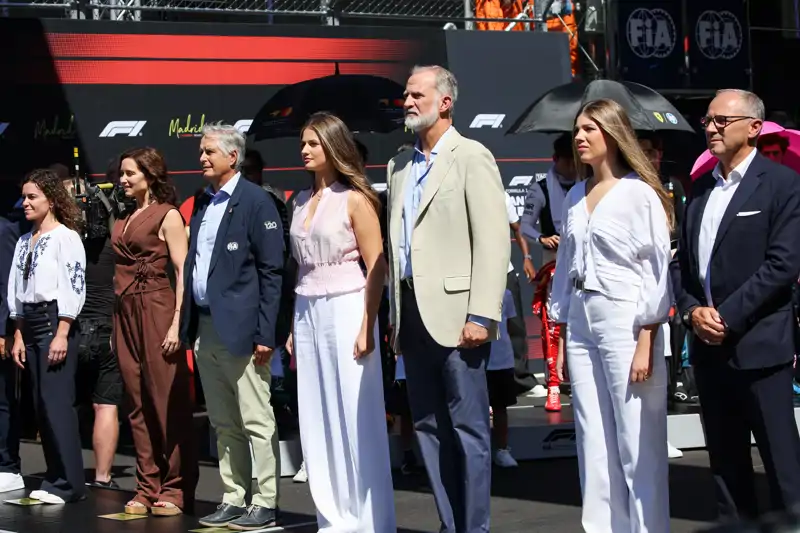 El Rey Felipe, la Infanta Sofía y la Princesa Leonor en la parrilla de salida del Gran Premio de Fórmula 1 de España